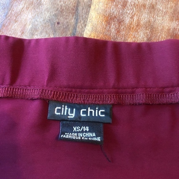 City Chic Blouse Burgundy Off-The-Shoulder Bell Sleeve - Picture 5 of 5